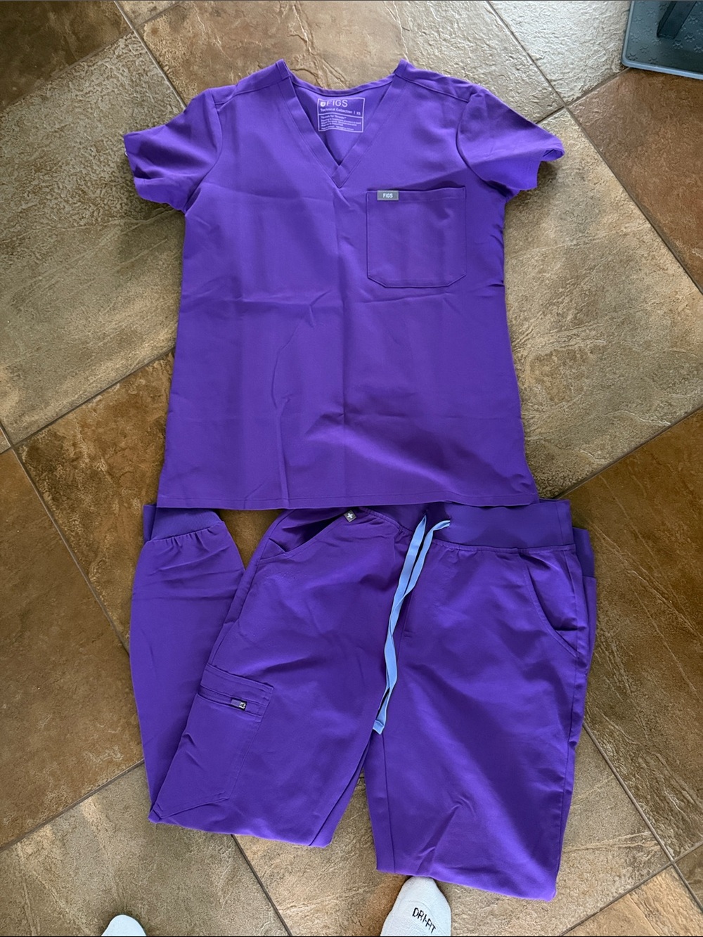 FIGS Purple Scrub Set - V-Neck Top & Drawstring Pants
